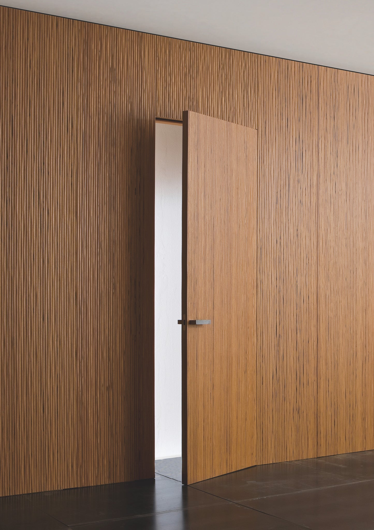 Luxury Brushed Brass Door Handle with Lock for Bedroom or Bathroom
